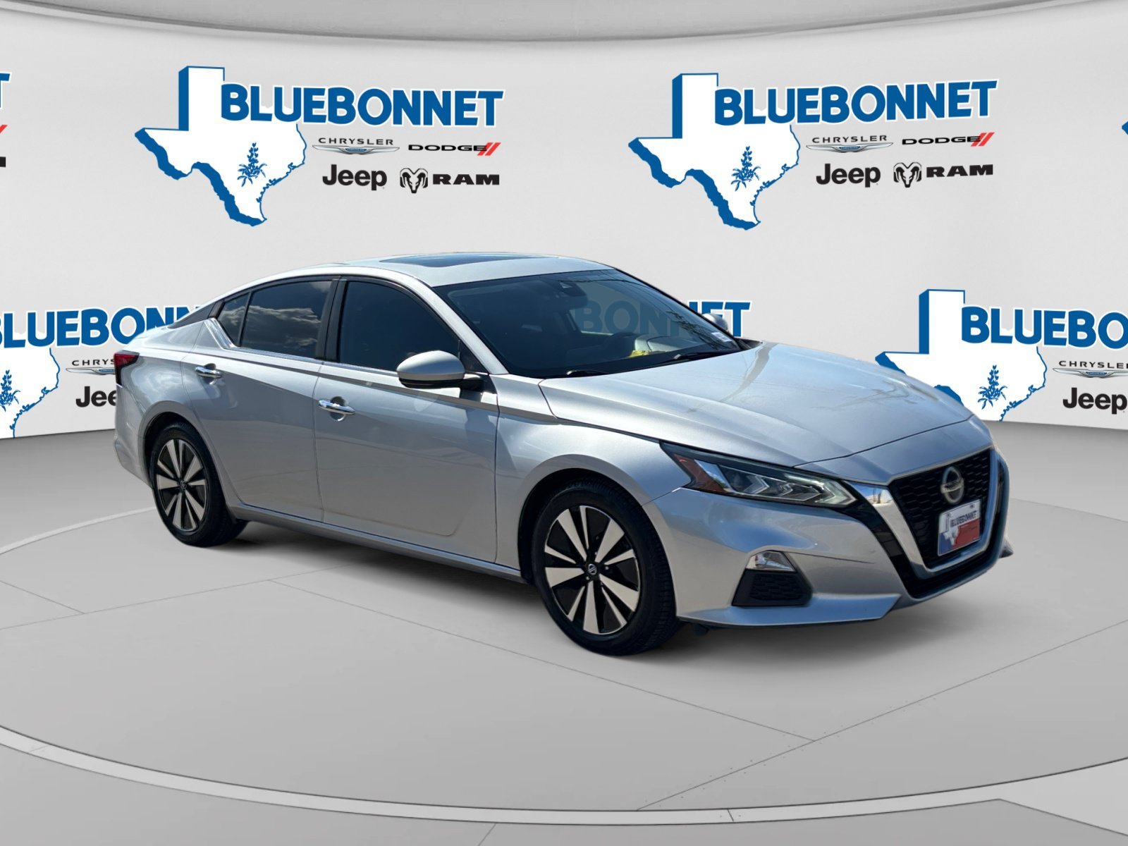 Used 2022 Brilliant Silver Metallic Nissan 2.5 SV image 3