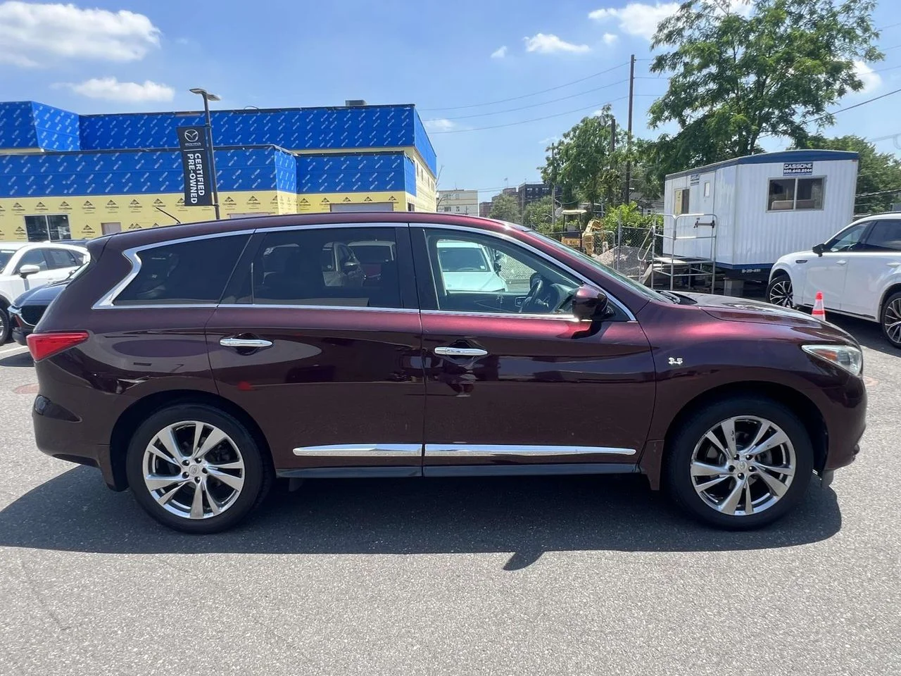 Used 2014 Midnight Garnet INFINITI Base image 3