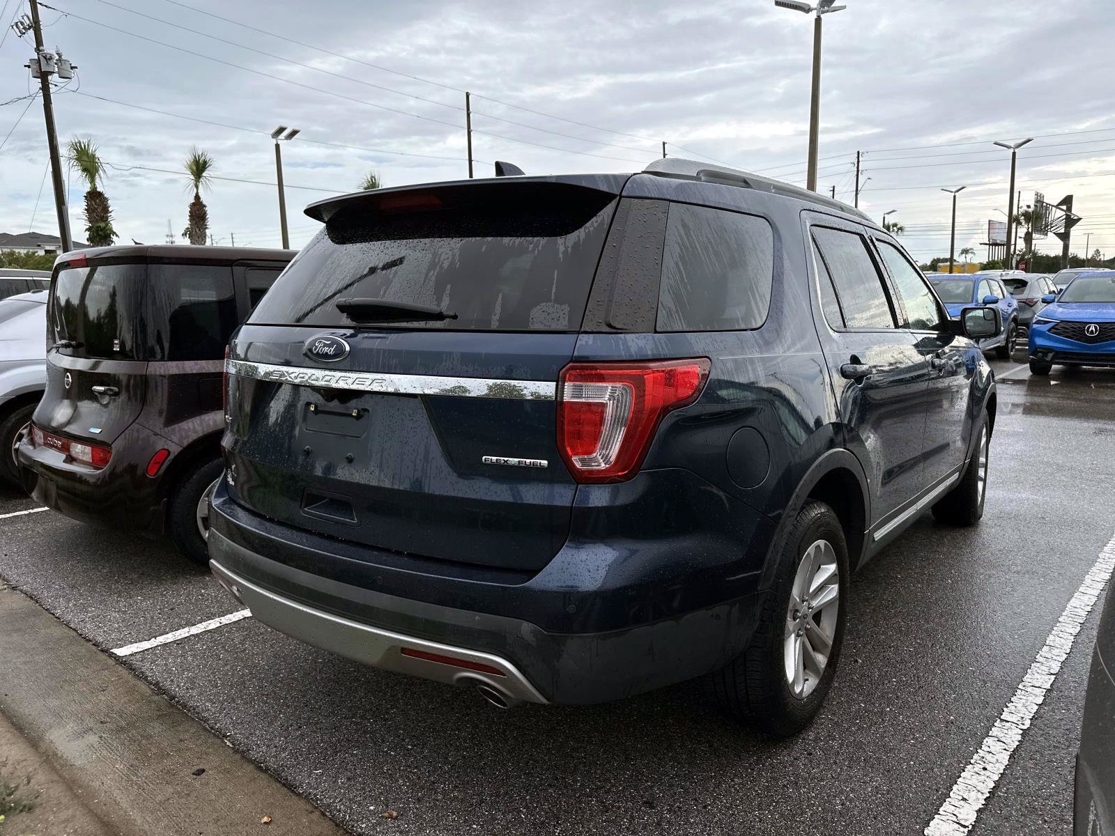 Used 2016 Blue Jeans Metallic Ford XLT image 3