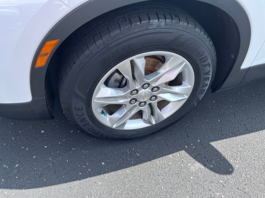 Used 2020 White Chevrolet LT image 9