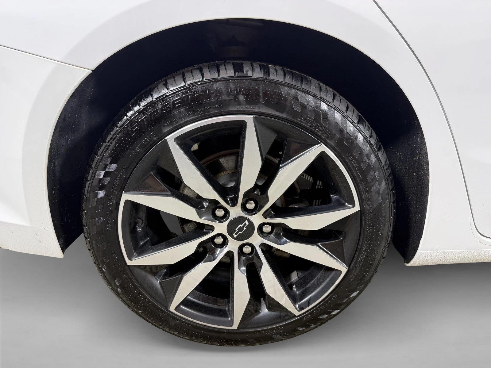 Used 2021 Summit White Chevrolet RS image 13