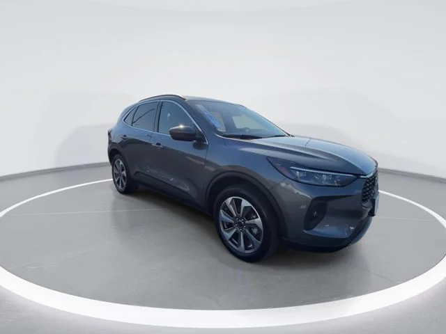 Used 2025  Ford Platinum image 2