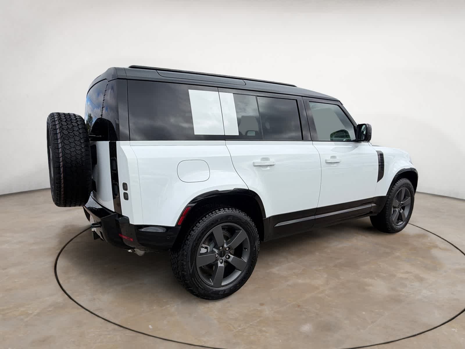 New 2026 Fuji White Land Rover X-Dynamic SE image 5