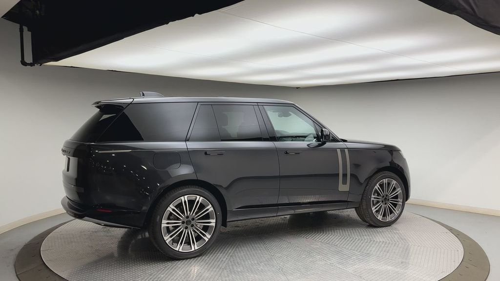 New 2026 Carpathian Gray Premium Metallic Land Rover SE image 2