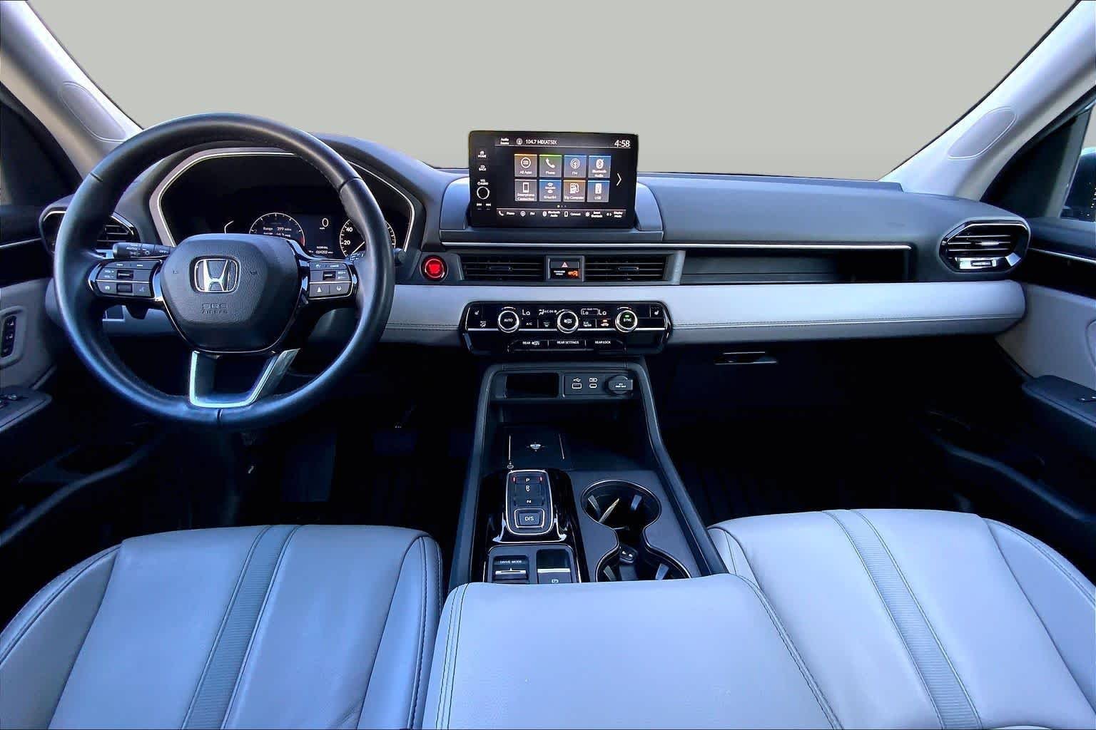 Used 2024 Lunar Silver Metallic Honda EX-L 8 Passenger image 16
