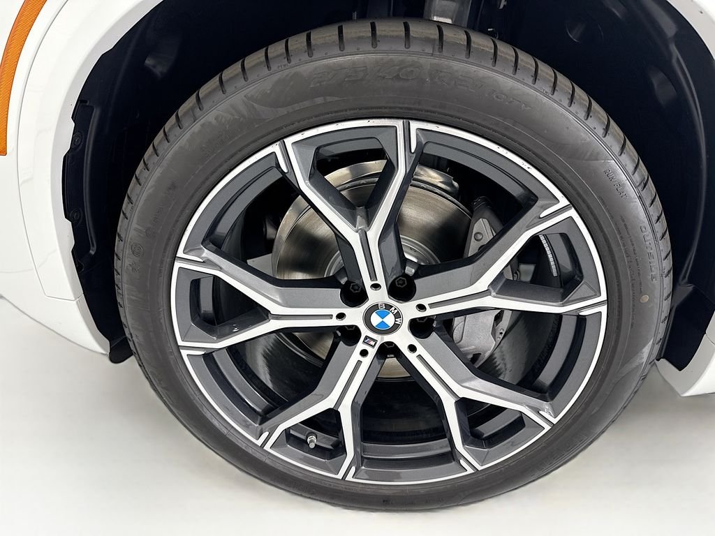 New 2026 White Metallic BMW xDrive40i image 29