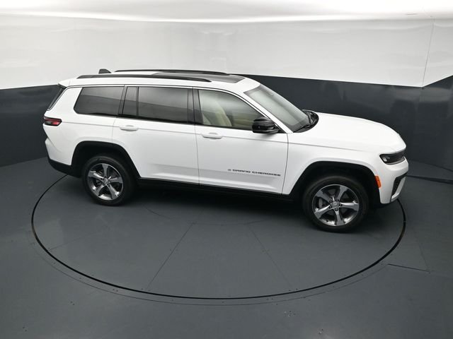 New 2026 Bright White Clear-Coat Exterior Paint Jeep Limited image 15