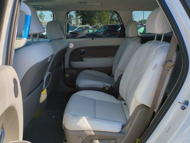 New 2026 White Hyundai SEL Premium FWD image 12
