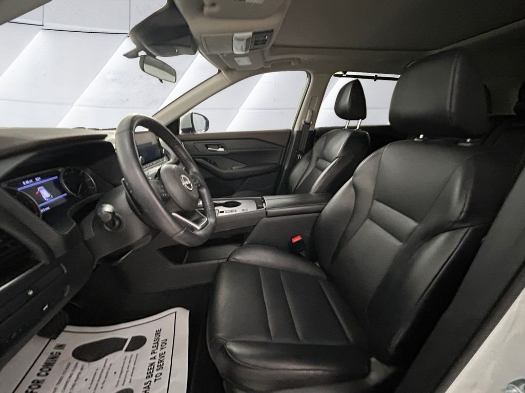 Used 2022 White Nissan SV image 7