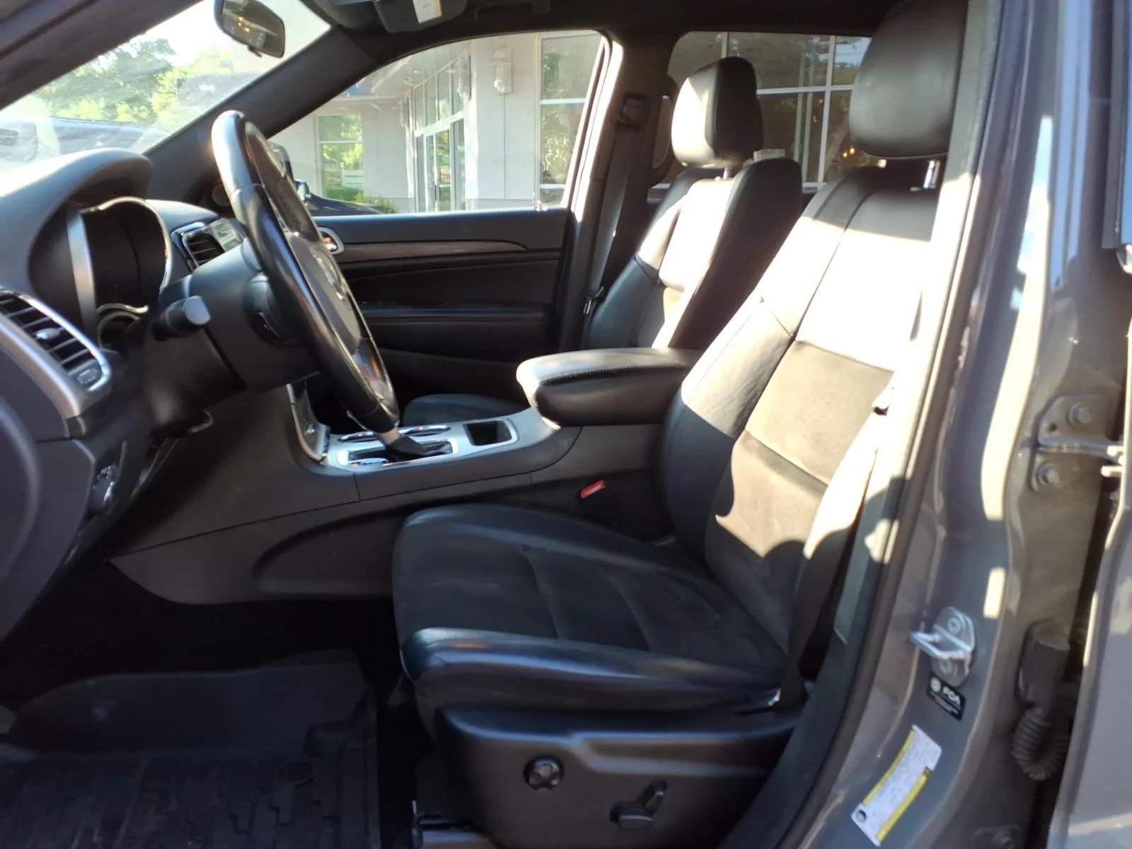 Used 2021 Granite Crystal Metallic Clear Coat Jeep Laredo X image 9