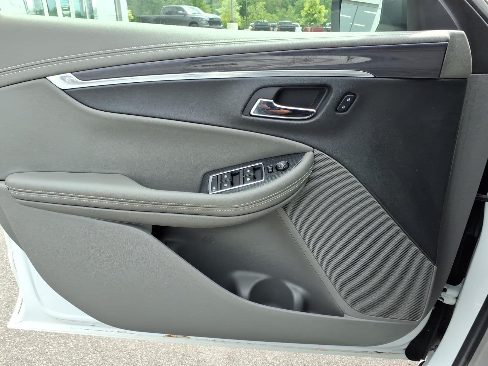 Used 2016 Summit White Chevrolet LT image 26