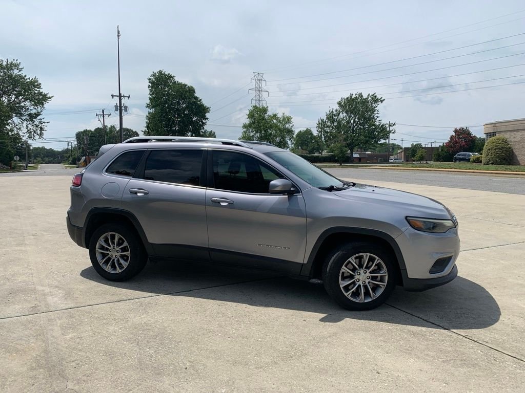 Used 2021 Silver Jeep Latitude Plus image 11