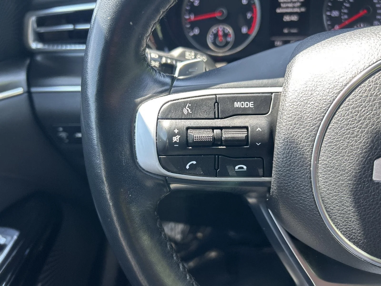 Used 2023 GRAY Kia GT image 16