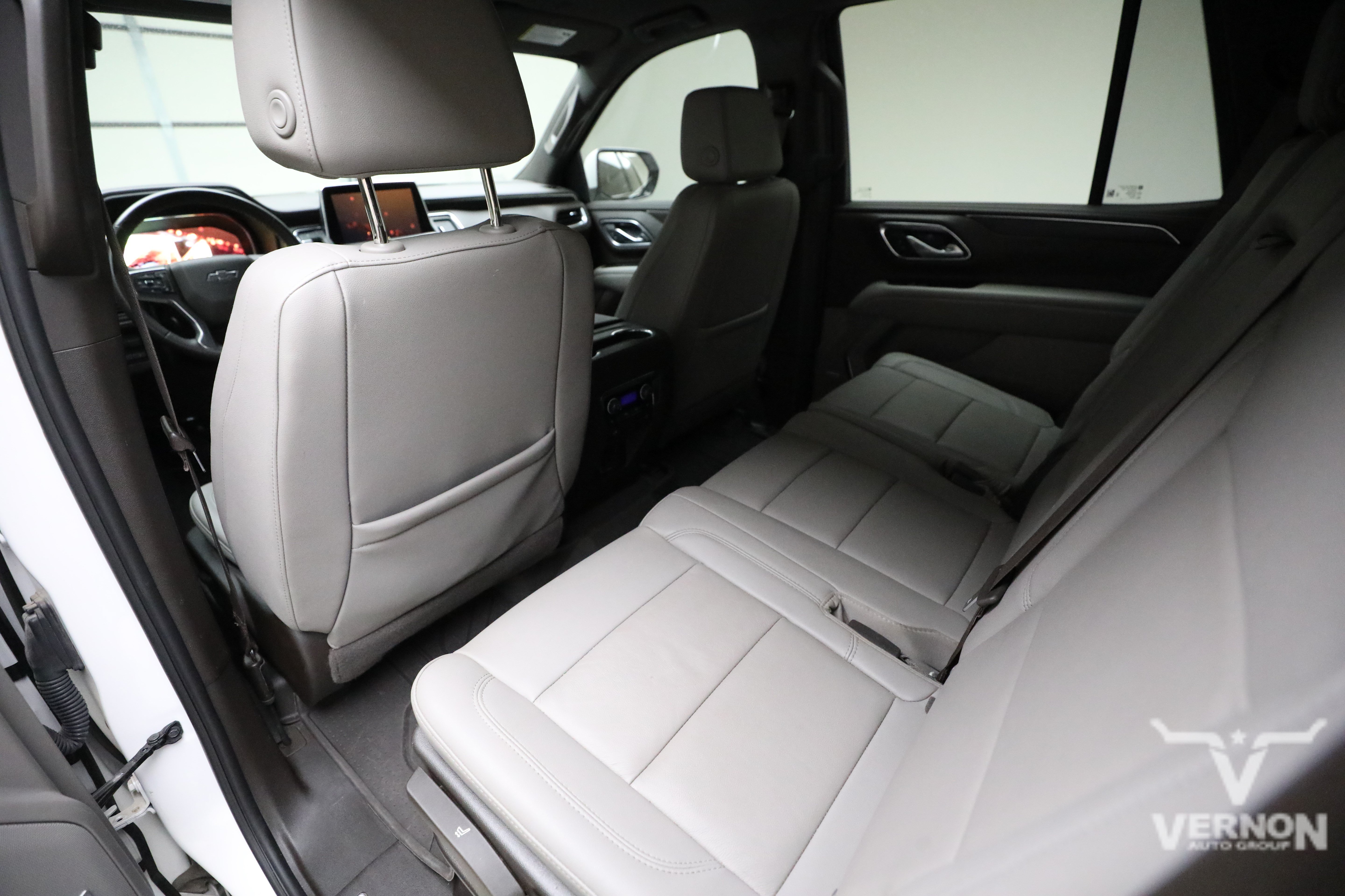 Used 2024 Iridescent Pearl Tricoat Chevrolet Y image 9