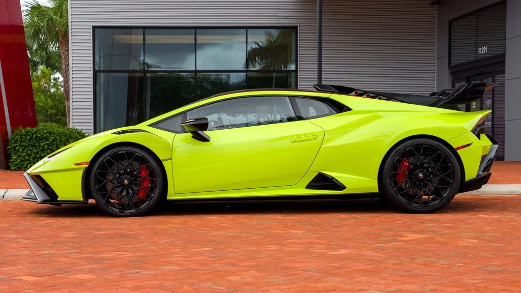Used 2022 Verde Scandal Metallic Lamborghini Base image 4