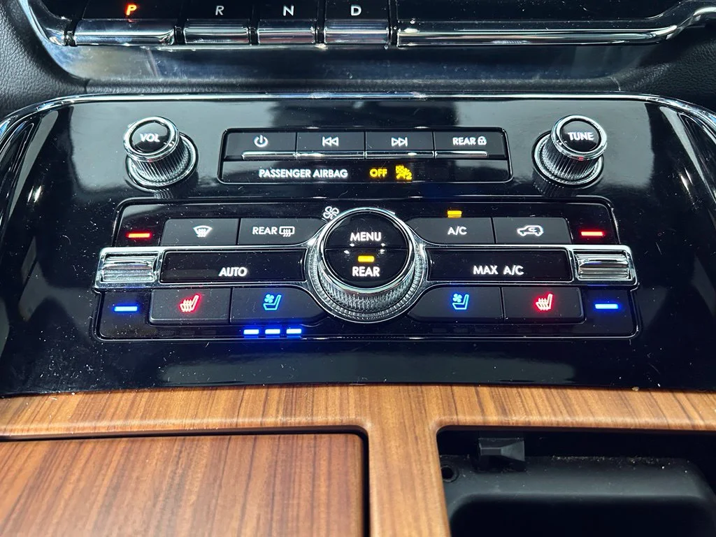 Used 2019  Lincoln Reserve image 6