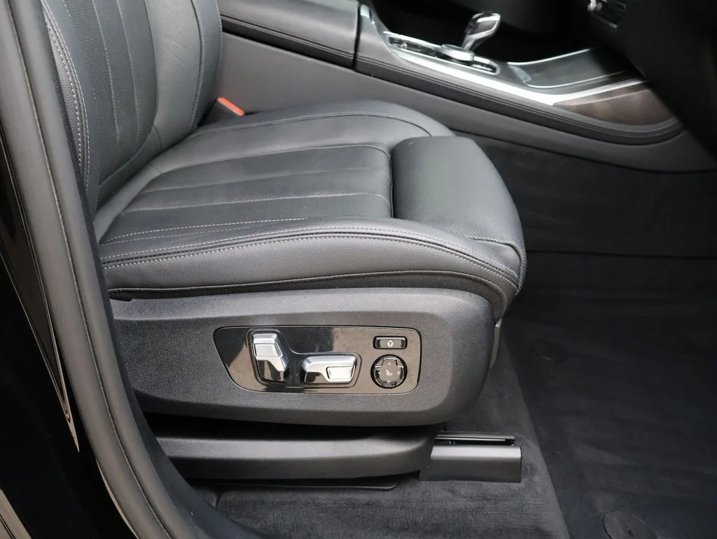 Used 2021 Black BMW xDrive40i image 34