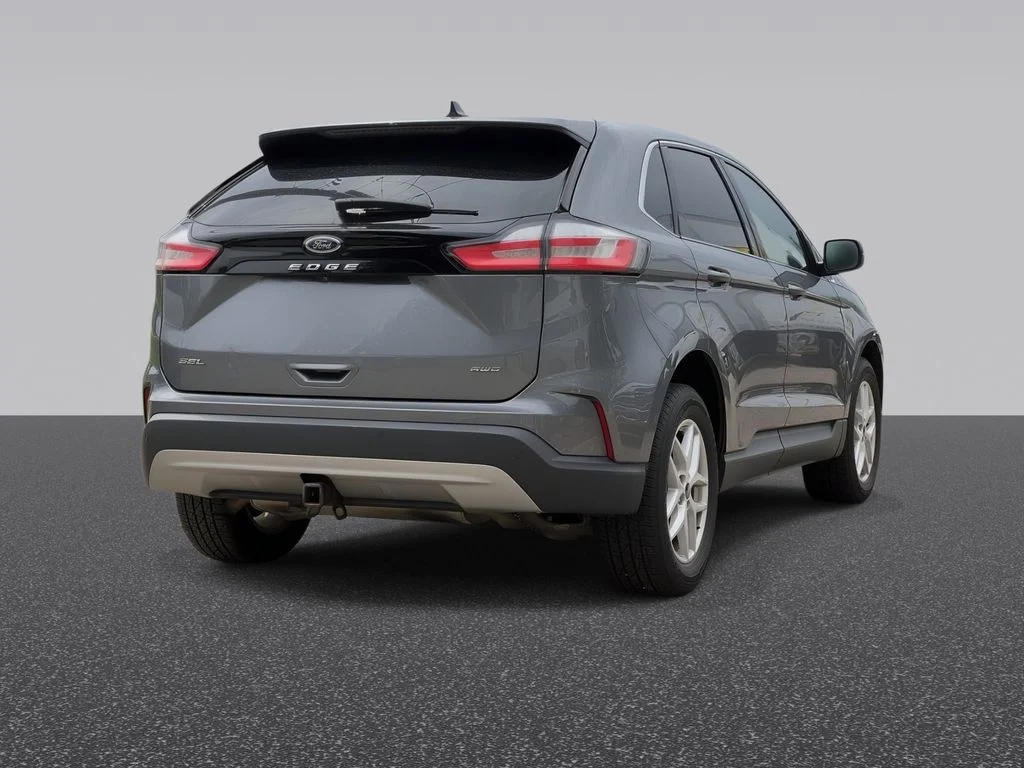 Used 2021 Gray Ford SEL image 4