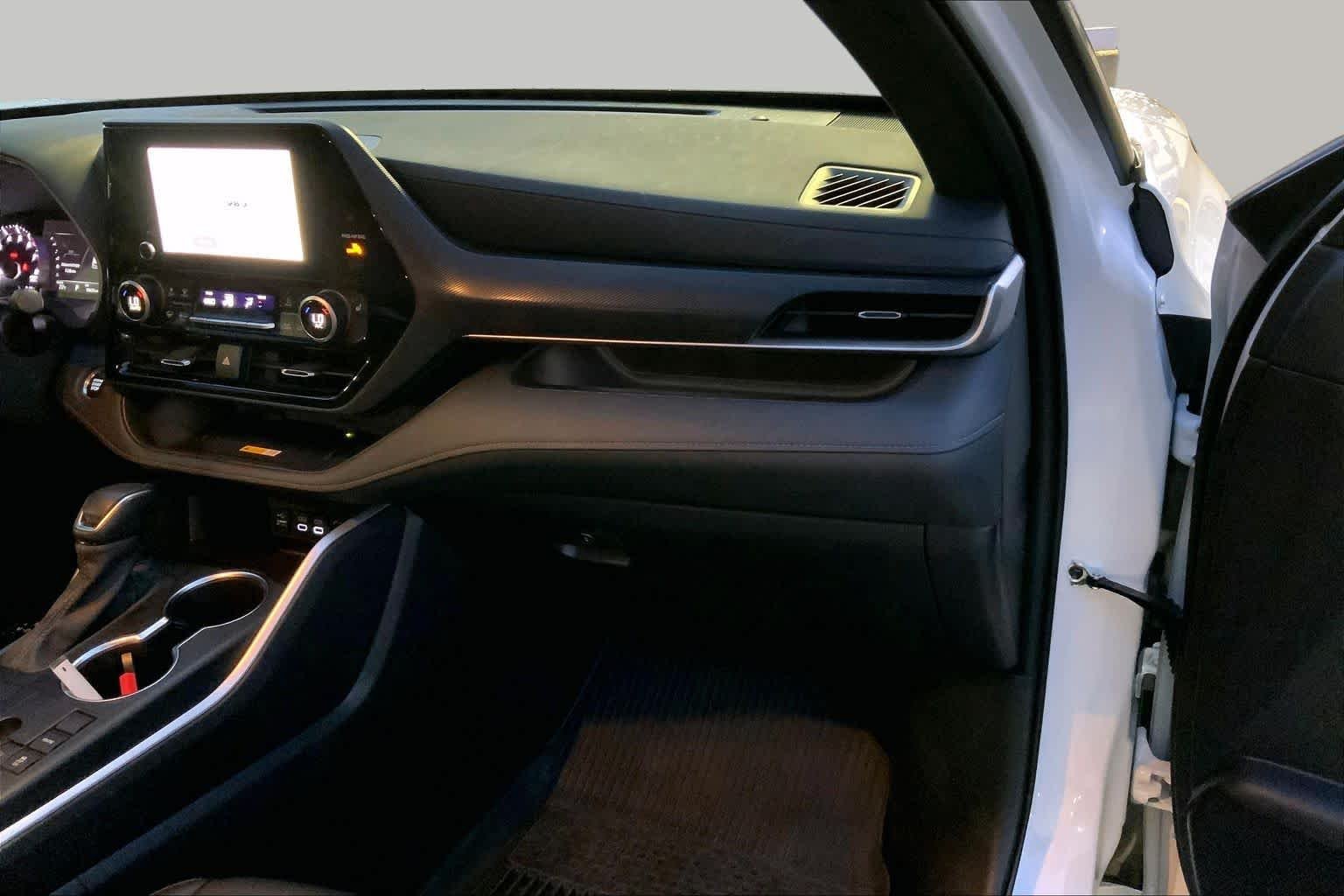 Used 2024 Wind Chill Pearl Toyota LE image 18