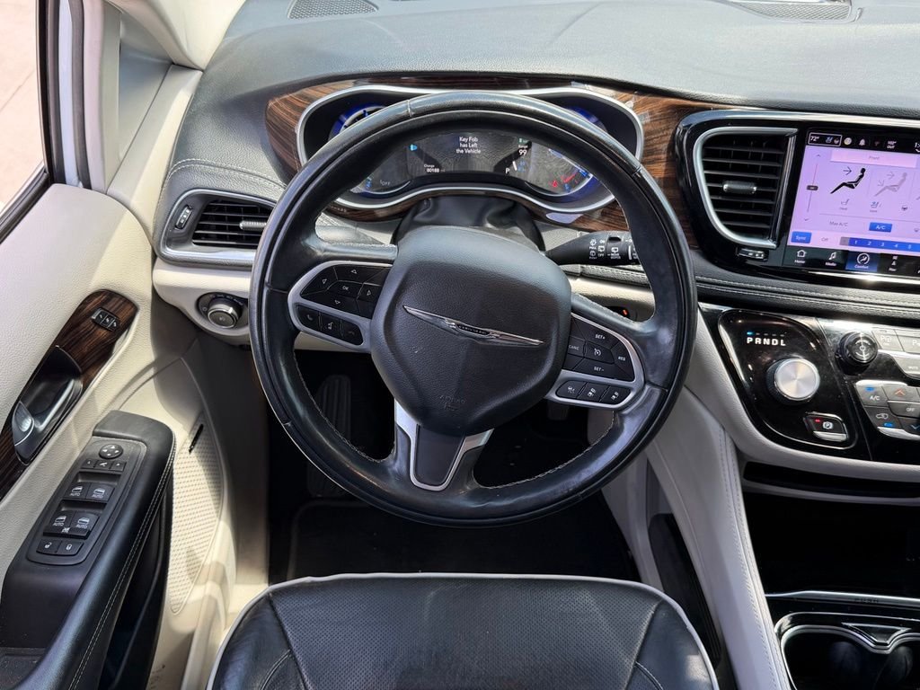 Used 2022 White Chrysler Limited image 10