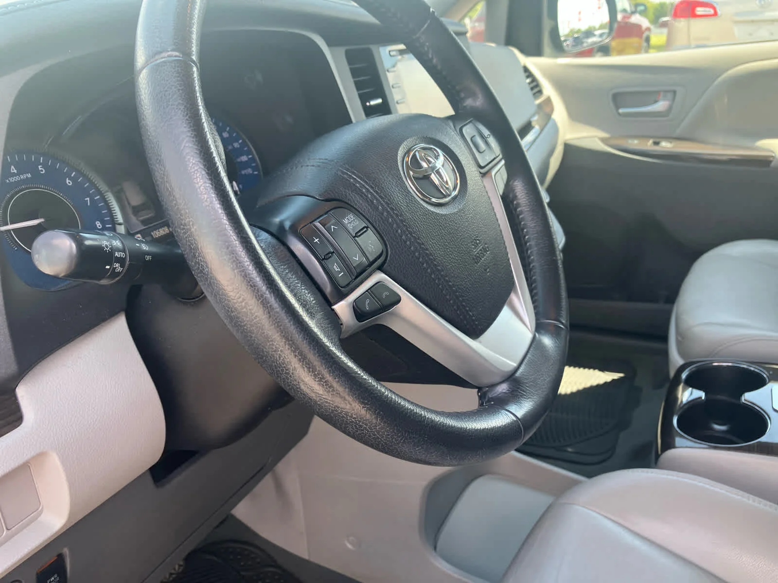 Used 2020 Midnight Black Metallic Toyota XLE image 9