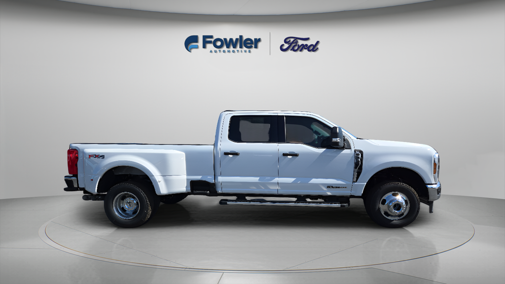 New 2026 Oxford White Ford F-350® XLT image 8