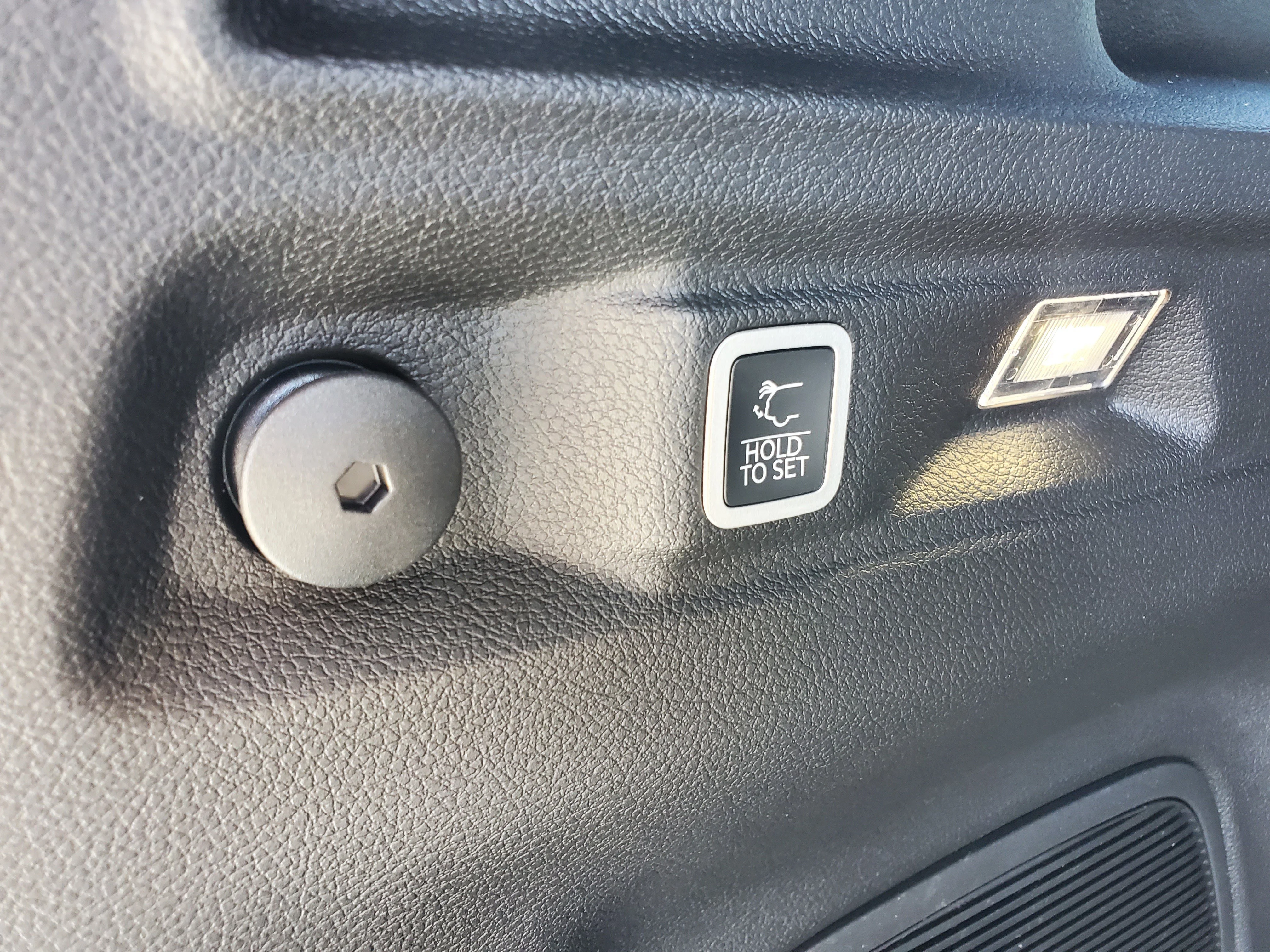 New 2026 Silver Zynith Exterior Paint Jeep Altitude image 26