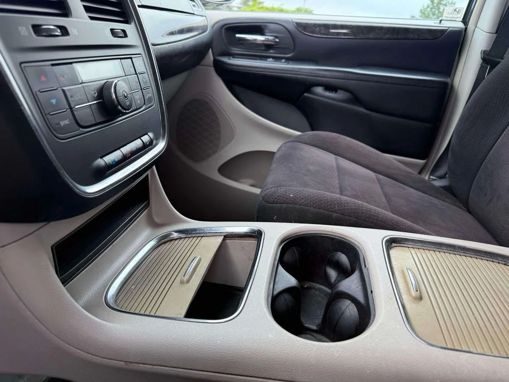 Used 2011 Gray Dodge Crew image 23