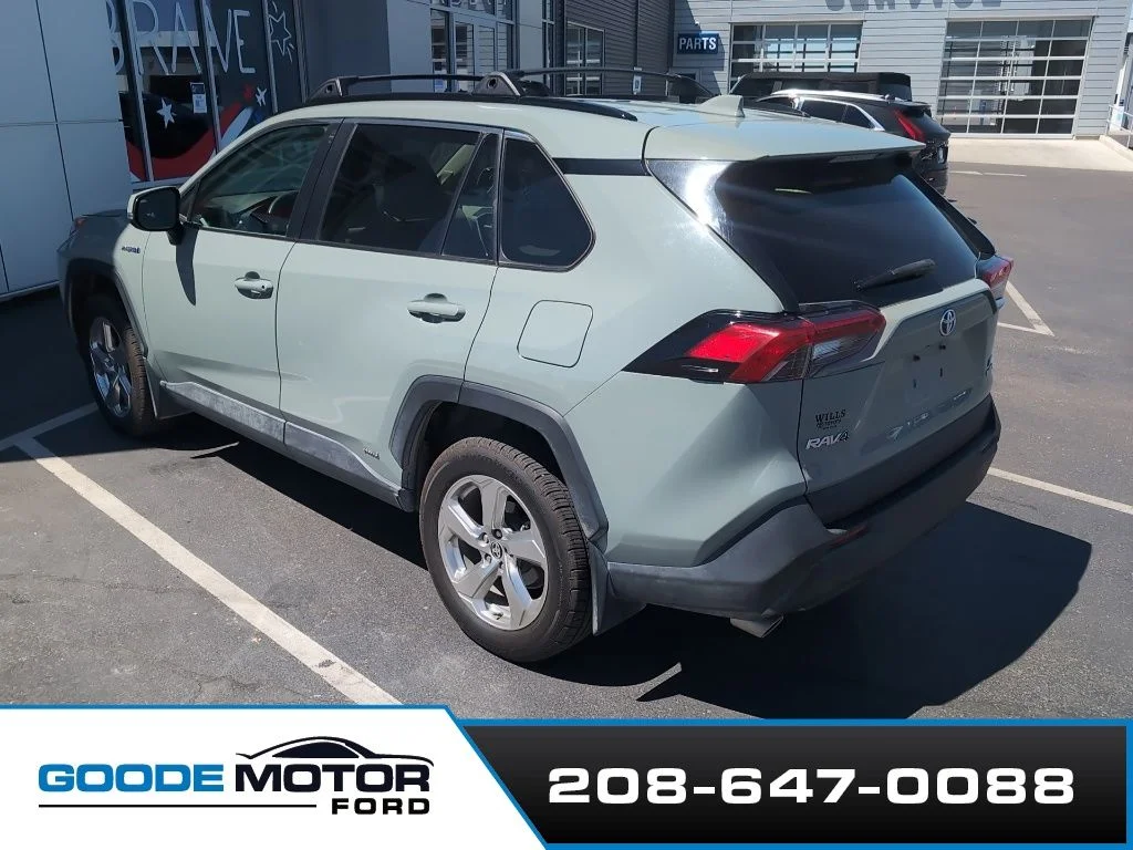 Used 2021 Lunar Toyota XLE Premium image 3
