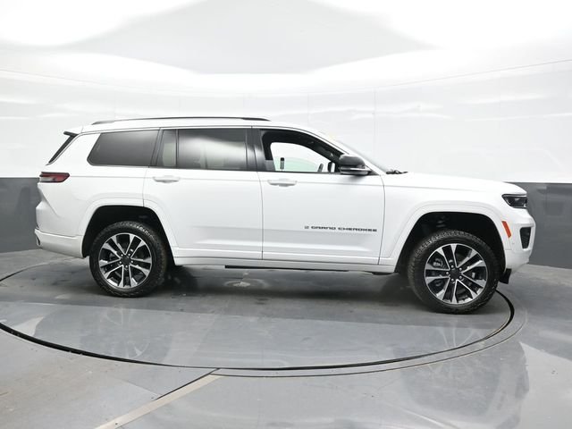 Used 2023 White Jeep Overland image 8