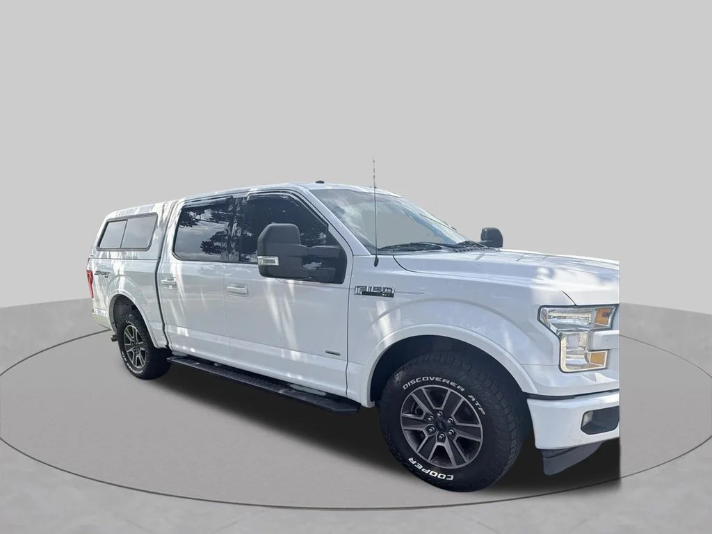 Used 2017 White Ford XLT image 1