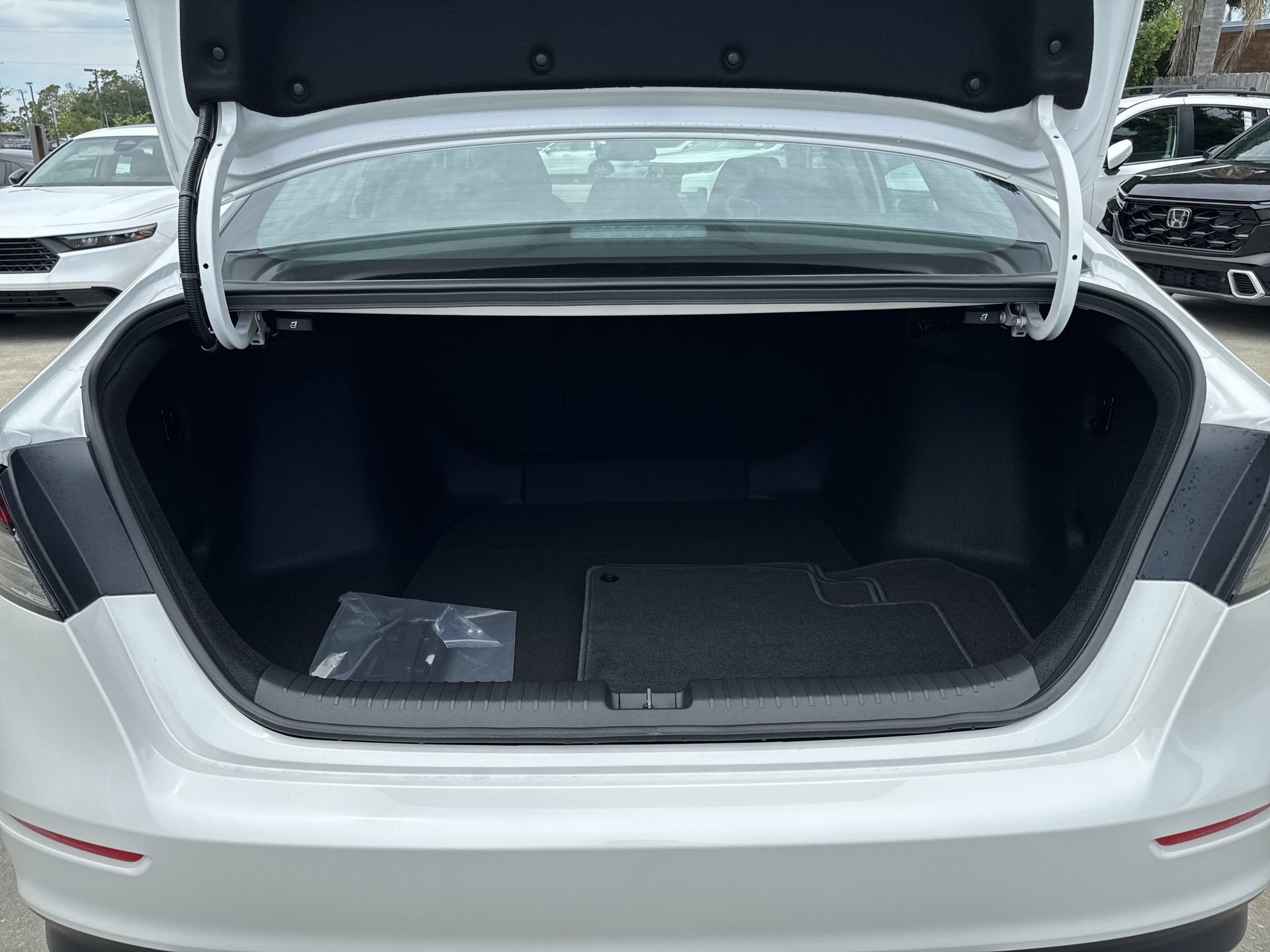 New 2026 Platinum White Pearl Honda SE image 12