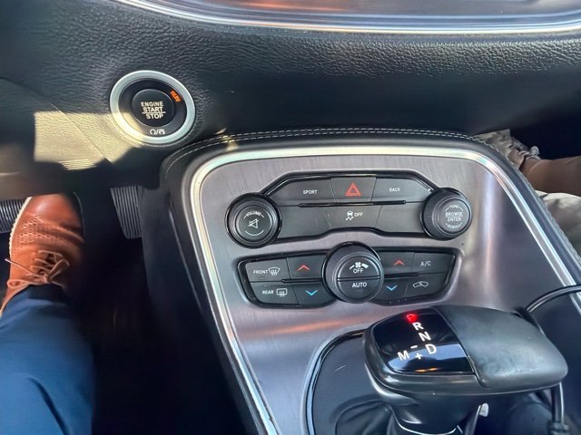 Used 2016 White Dodge SXT image 11