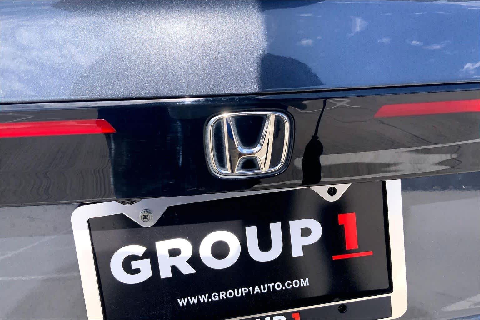 Used 2025 Meteorite Gray Metallic Honda SE image 10