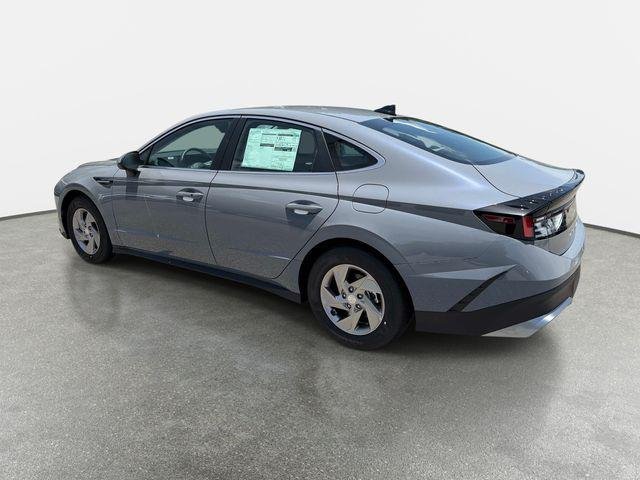 New 2026 Blue Hyundai SE image 4