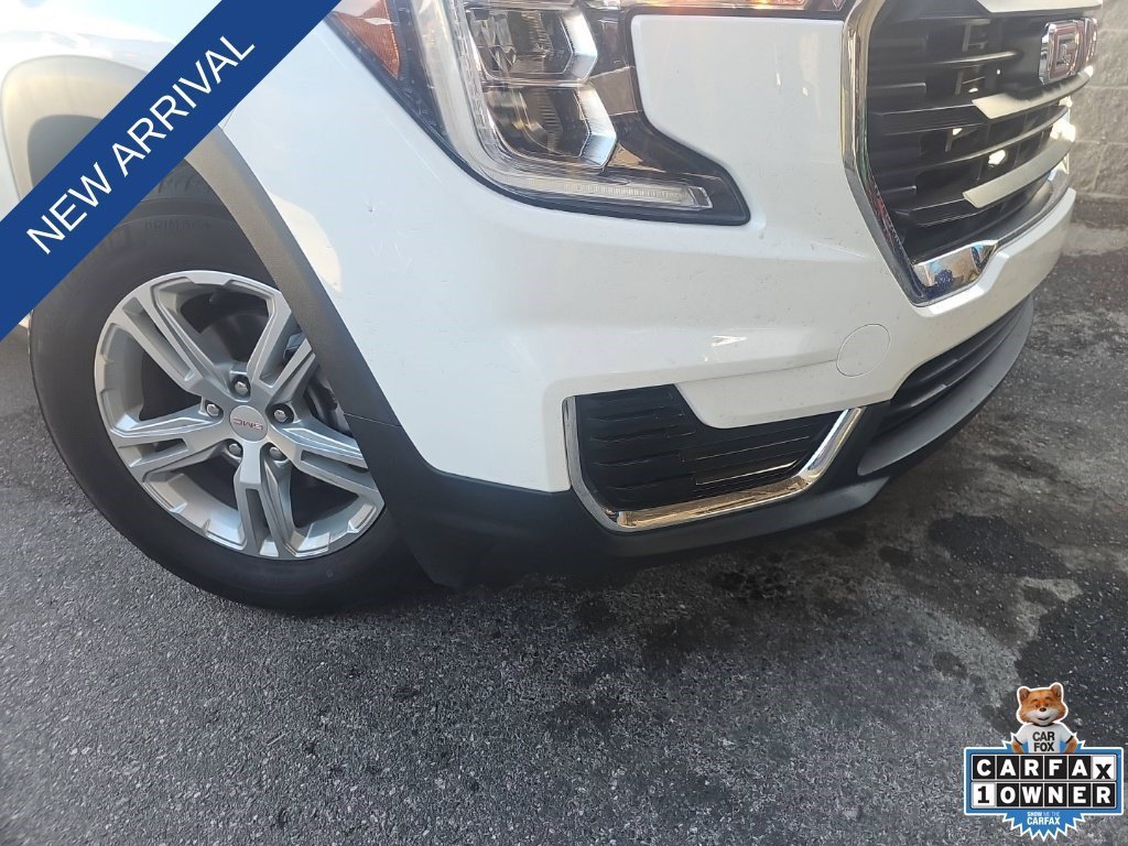 Used 2024 Summit White GMC SLE image 3