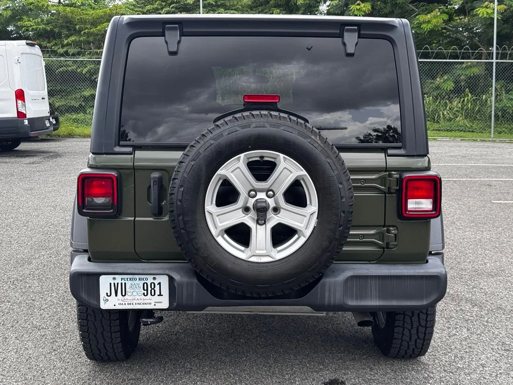 Used 2023 Green Jeep Sport S image 10