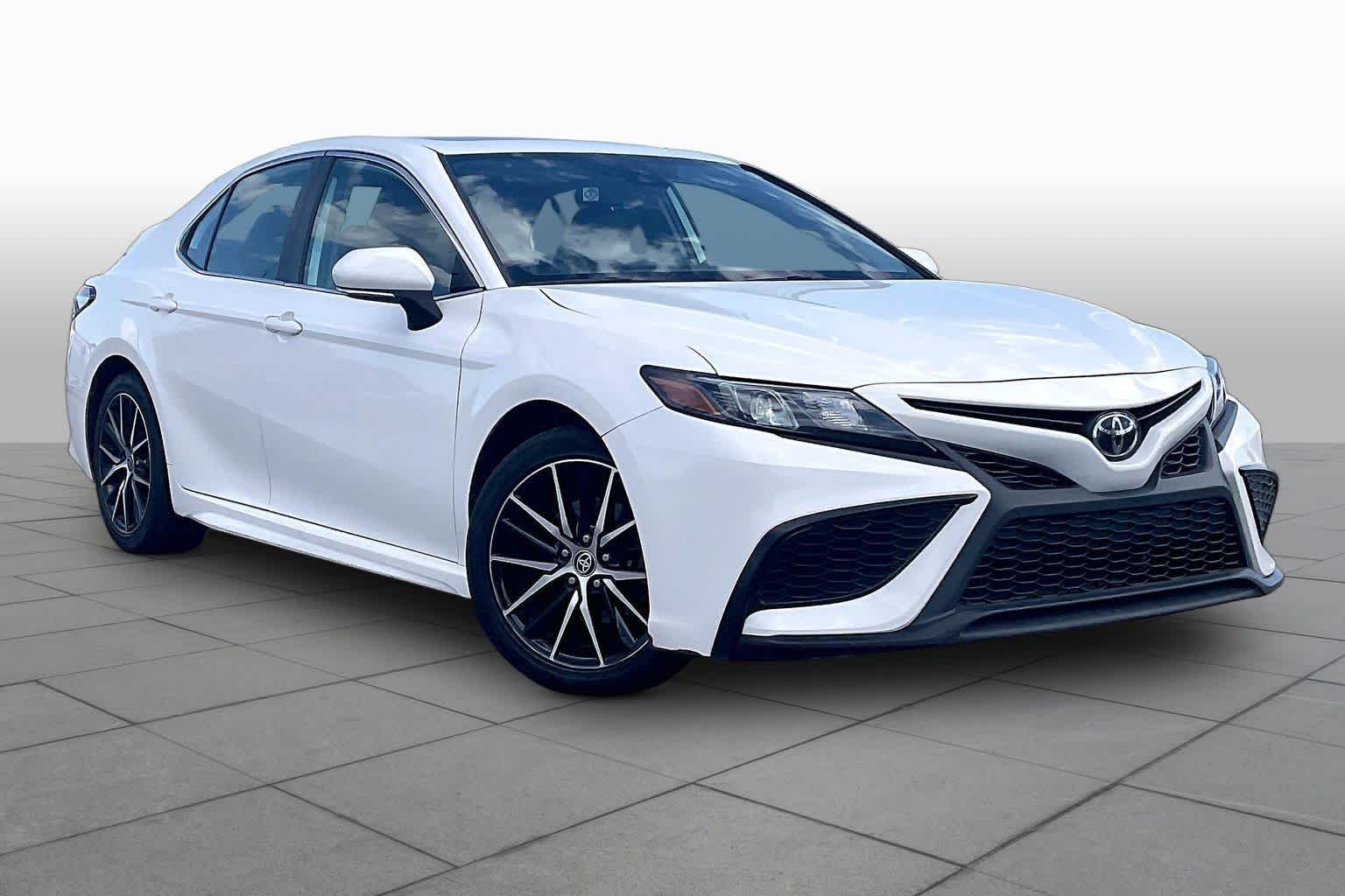 Used 2023 Ice Cap Toyota SE image 3