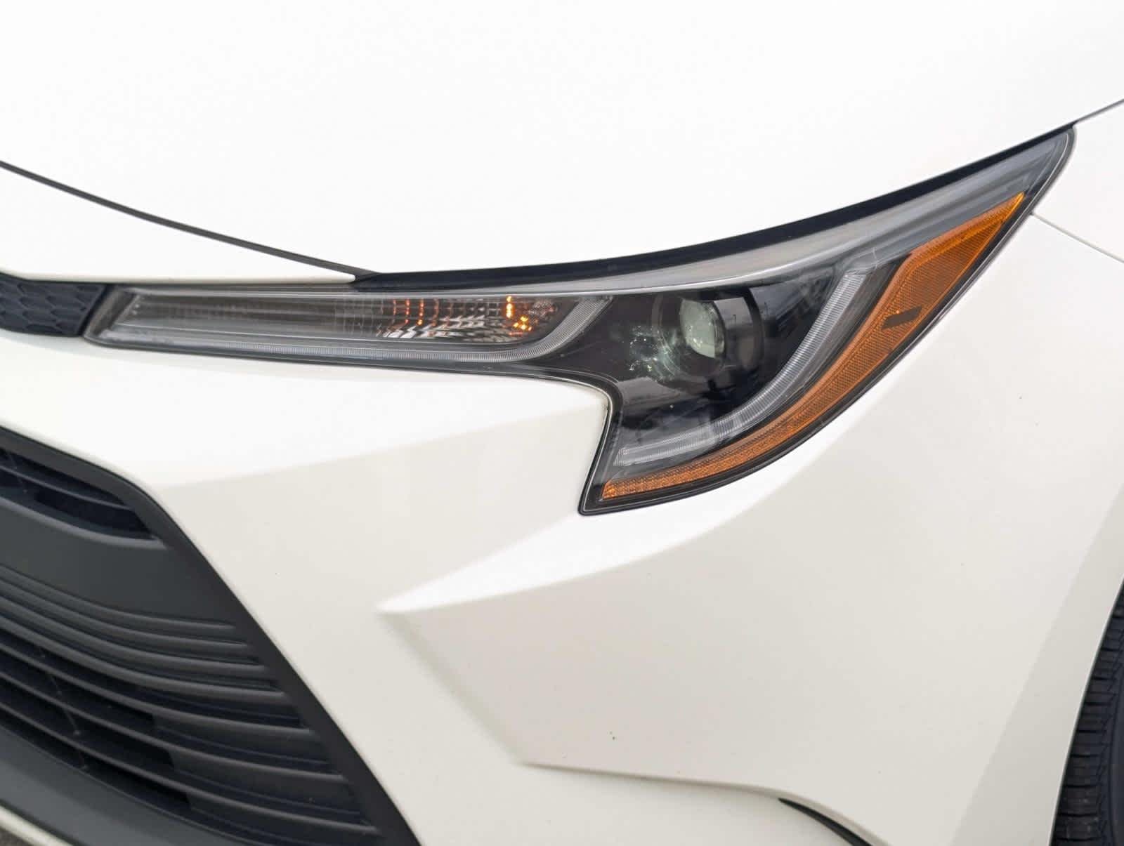 Used 2025 Ice Cap Toyota LE image 13