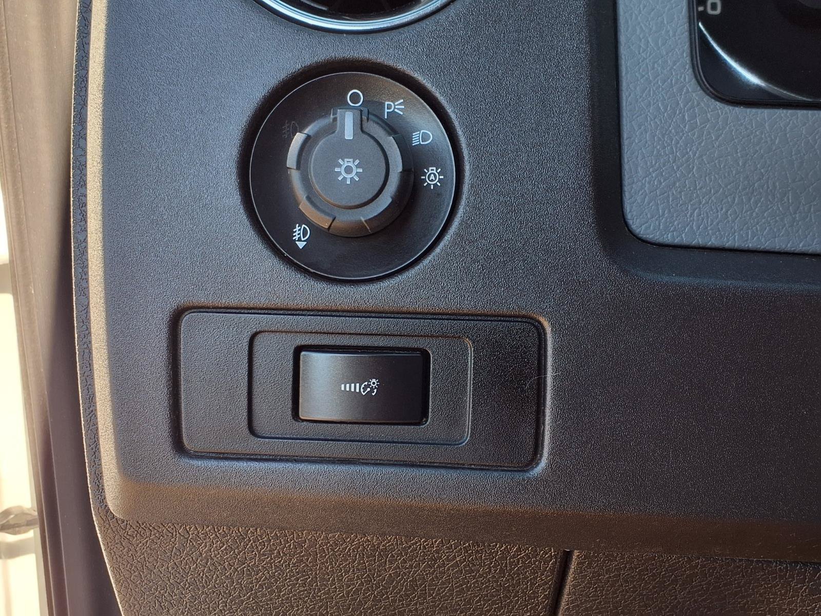 Used 2012 Oxford White Ford XL image 17