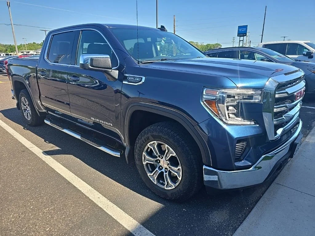 2021 GMC Sierra 4WD Crew Cab Short Box SLE's photo
