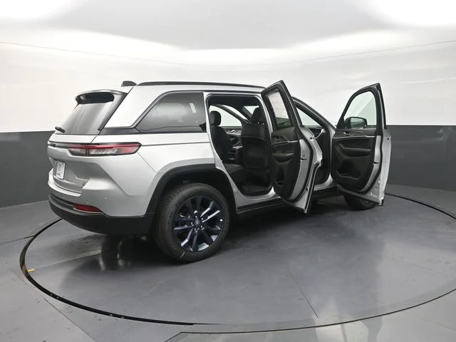 New 2026 Silver Zynith Jeep  image 35