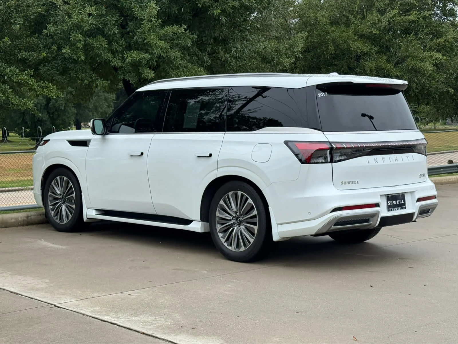 Certified Used 2026 Radiant White INFINITI LUXE image 8