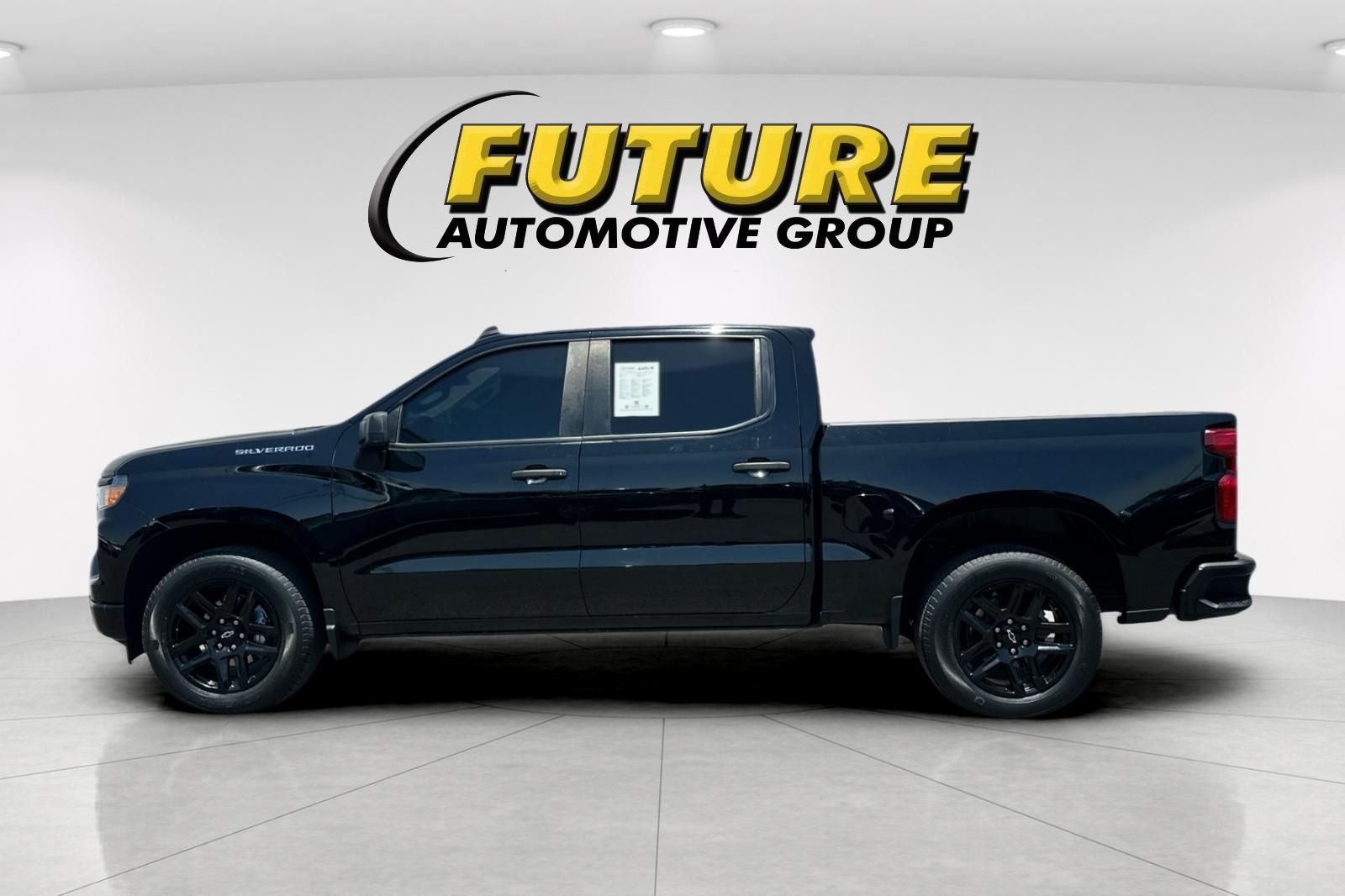 Used 2022 Black Chevrolet Custom image 7