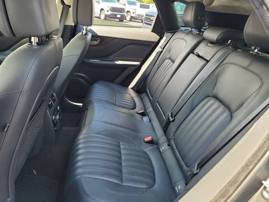 Used 2019 Black Jaguar 30t Portfolio image 26