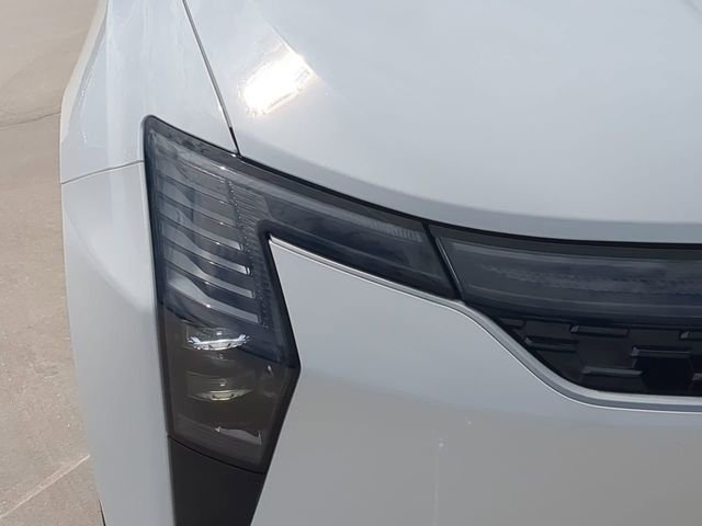 New 2027 Bright White Clear-Coat Exterior Paint Chrysler Select image 10