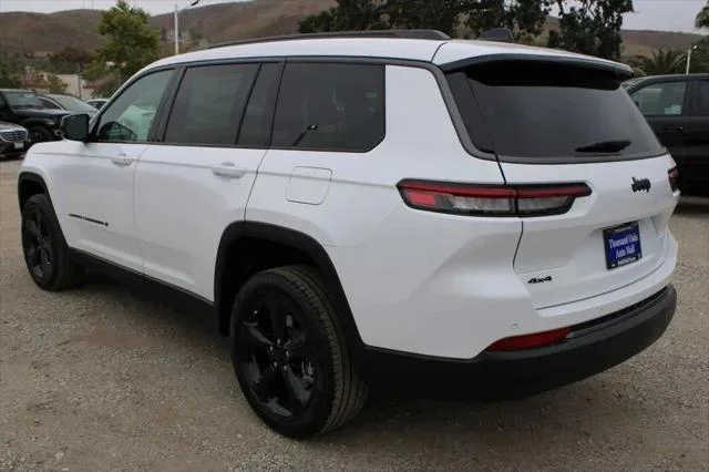 New 2026 Bright White Clear-Coat Exterior Paint Jeep Limited image 6