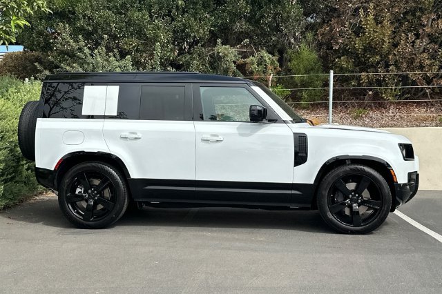 New 2026 Fuji White Land Rover X-Dynamic SE image 6