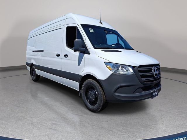 New 2026 Arctic+White Mercedes-Benz Cargo 170 WB image 3