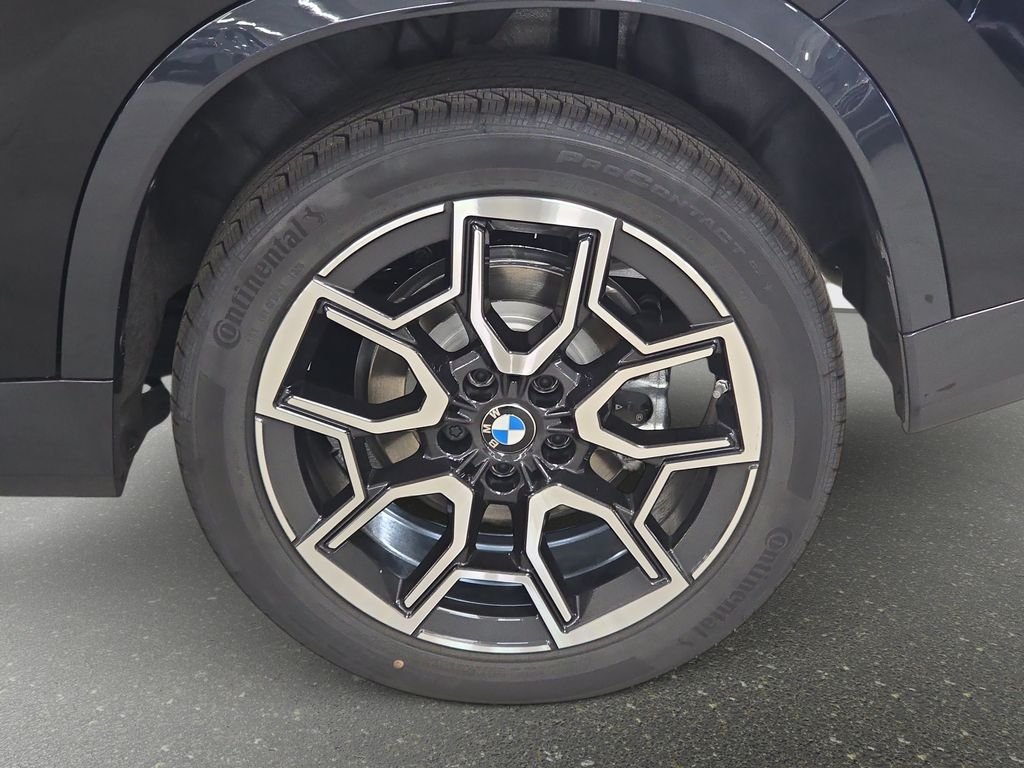 New 2026 Jet Black BMW xDrive28i image 16
